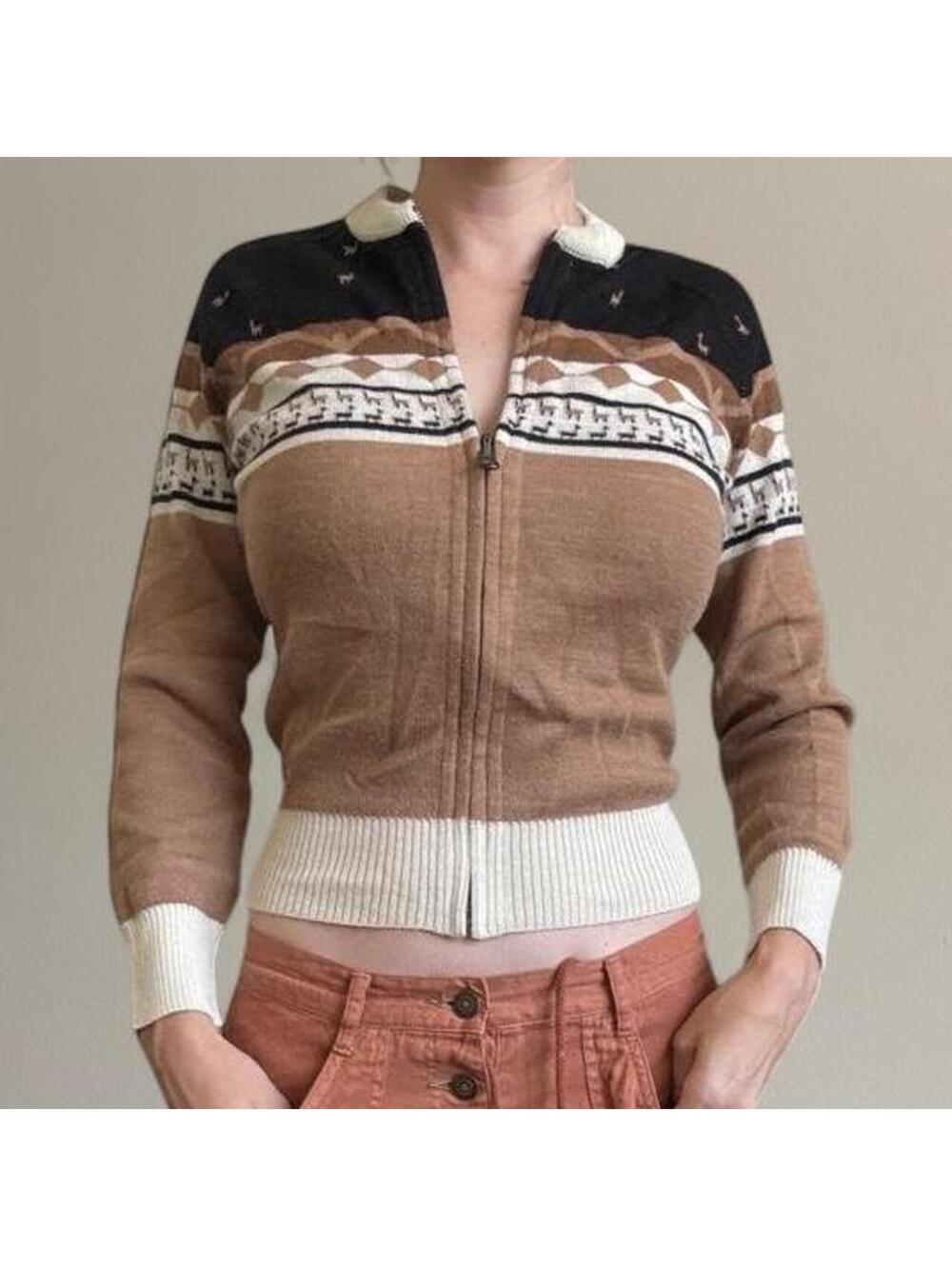 100% alpaca wool zip-up cardigan. Double-sided so it can be worn two ways.